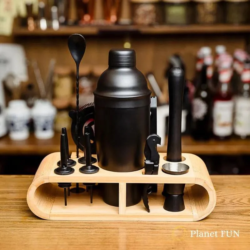 Cocktail Shaker set with 11 accessories | Mixology ajándék készlet 11 kiegészítővel,fekete színben 750ml