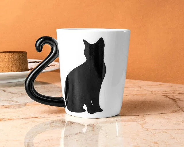 Cica bögre farkinca füllel