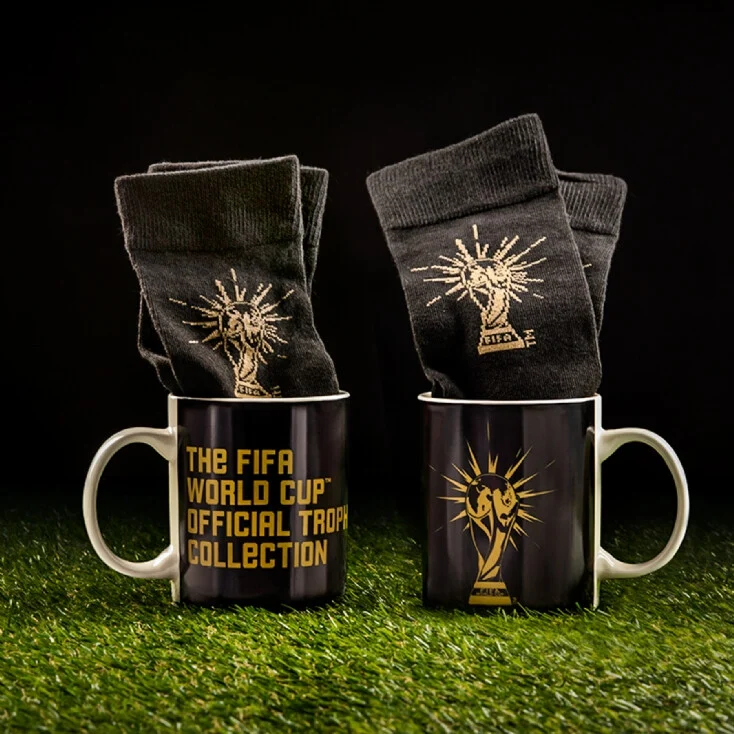 Paladone - FIFA Mug and Socks Black and Gold | FIFA bögre és zokni fekete és arany